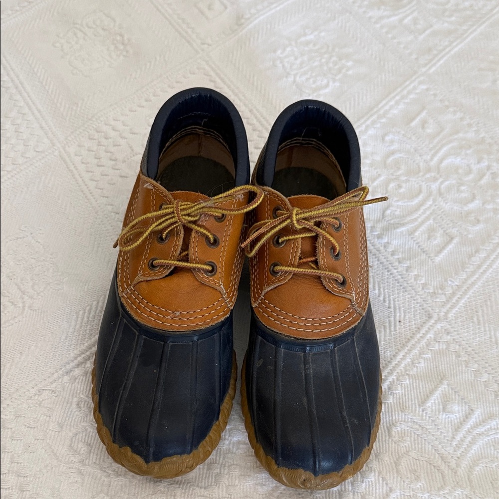 1990s LL Bean women's Moc/duck ankle/low top boots women's size 8 EUC